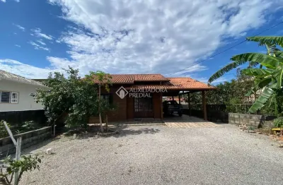 Casa com 2 quartos à venda na rua nelson floriano campos, 1, pachecos, palhoça, 120 m2 por r$ 375.000