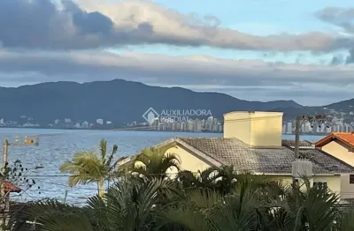 Casa com 4 quartos à venda na rua josé de araújo, 27, barreiros, são josé, 247 m2 por r$ 1.490.000