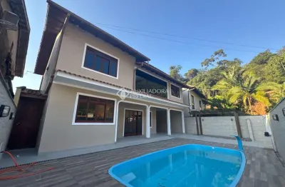 Casa com 6 quartos à venda na nossa senhora de fátima, 1000, aririu, palhoça, 242 m2 por r$ 798.000
