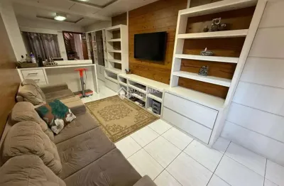 Casa em condomínio fechado com 3 quartos à venda na rua dos cajueiros, 179, madri, palhoça, 200 m2 por r$ 850.000