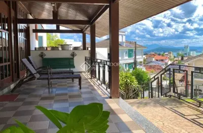Casa com 4 quartos à venda na mário cândido da silva, 18, abraão, florianópolis, 406 m2 por r$ 2.888.000