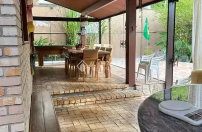 Casa com 4 quartos à venda na rua vereador frederico veras, 700, pantanal, florianópolis, 255 m2 por r$ 1.650.000