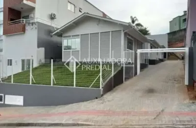 Casa com 2 quartos à venda na Rua Cambuí, 1, São Luiz, São José, 200 m2 por R$ 790.000