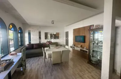 Casa com 4 quartos à venda na rua dário nicodemos de oliveira, 37, centro, palhoça, 261 m2 por r$ 1.300.000