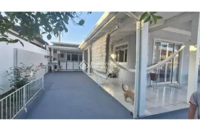 Casa com 4 quartos à venda na rua osvaldo cruz, 278, forquilhinhas, são josé, 125 m2 por r$ 954.000