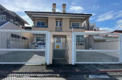 Apartamento com 2 quartos à venda na rua max schlemper, 332, ponte do imaruim, palhoça, 61 m2 por r$ 370.000