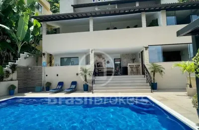 Casa em condomínio fechado com natureza no entorno, pronto para sua família!