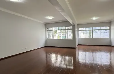 Oportunidade no setor bueno, 4q sendo uma suíte  na t48, uma quadra da pracinha do ipê!