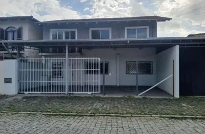 Casa com 3 quartos à venda no Bucarein, Joinville 