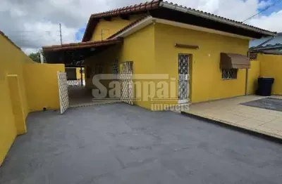 Ótima casa avarandada de 03 quartos em campo grande