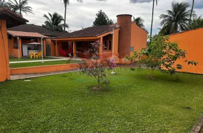 Imóvel dispondo de quatro dormitórios, um suíte, com terreno de 1.700 m²