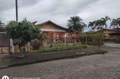 Casa térrea porto novo com 03 dormitórios e edícula completa.
