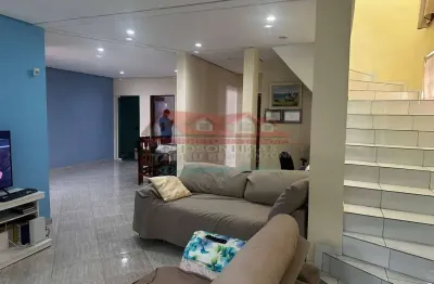 Lindo sobrado no bairro barranco alto em caraguatatuba, quatro dormitórios.