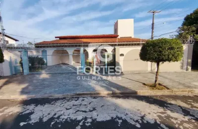 Casa sobrado de esquina com 380m² de área construída em um terreno declive de 357,70m², na rotatória entre as avenidas joão fiusa e independência, com 4 quartos suítes sendo 01 máster, completos em ar