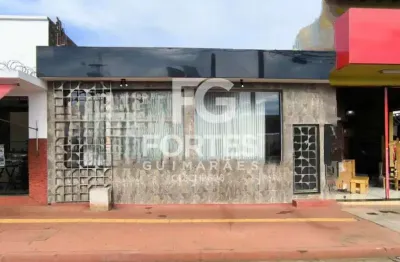 Salão/ loja comercial aproximadamente 65m² sendo salão com vitrine, área com balcão caixa, 2 provadores e ar condicionado, na avenida dom pedro i;