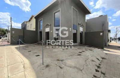 Casa sobrado/ loja comercial de esquina com 330m² sendo salão principal + 3 salões menores e acesso por 2 entradas, fachada com vitrines