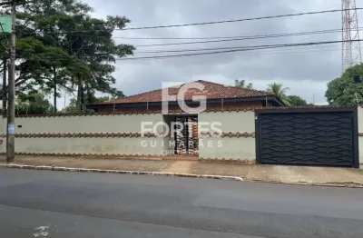 Casa comercial para locação, 05 salas, 1803 m² de terreno, 18 vagas de garagem p/ clientes, república