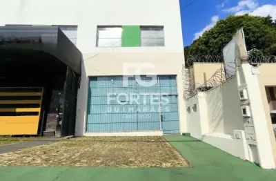 Salão/ loja com 72m² em vão livre e pé direito alto, fachada com vitrine em blindex, espaço para copa com pia, na avenida meira junior;