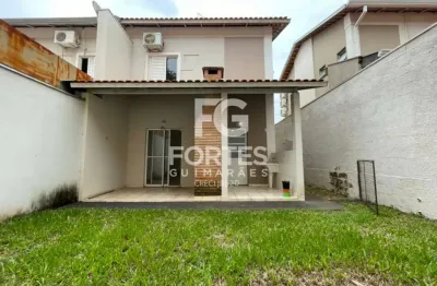 Casa sobrado para locação de 3 quartos sendo 1 suíte, com 99m² no condomínio praças da sul no bairro vila do golf!