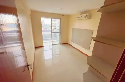 Alugo apartamento de 3 quartos (2 suítes), semi mobiliado na barão do triunfo.