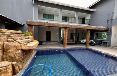 Alugo belíssima casa duplex 3 suítes com piscina no residencial castanheira