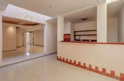 Casa | condomínio | 3 suítes | 4 banheiros | 1 vaga | churrasqueira | lareira | portaria virtual | tristeza | zona sul