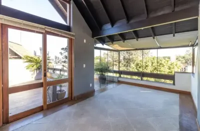 Cobertura 03 dormitórios sendo 01 suíte | closet | lareira | espaço gourmet com churrasqueira | terraço | vista rio guaíba | 02 vagas.