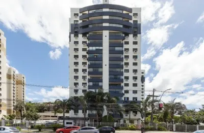 Apartamento totalmente reformado, com vista panorâmica incrível para o guaíba e para o golden lake. único de frente para a av. diário de notícias no condomínio!
