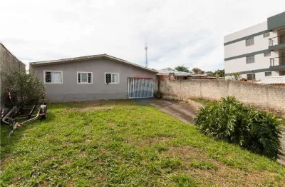 Casa com 3 quartos, 2 banheiros, churrasqueira, vaga para 8 carros e com terreno para  construir   guarani, colombo