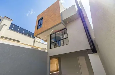 Sobrado em condomínio, 250m, 3 suítes, quintal privativo  - guabirotuba