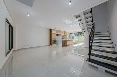 Casa alto padrão com quintal no pinheirinho com 4 quartos e 200m2 por r$1.290.000,00