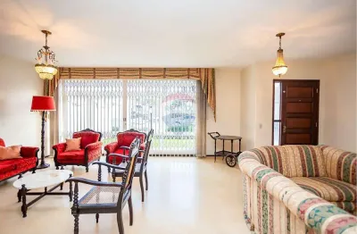 Casa térrea com 3 quartos, 1 suíte, 4 vagas, churrasqueira, no jardim social - curitiba