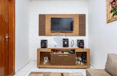 Casa a venda em campo de santana- 2 quartos, varanda ampla e garagem