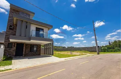 Casa nova e moderna em condomínio clube, alto padrão com 247 m², 2 suítes, 2 quartos e vagas grandes, no Santa Cândida