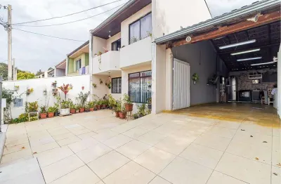 Sobrado  3 Quartos com área gourmet, Bairro Uberaba. Curitiba. PR