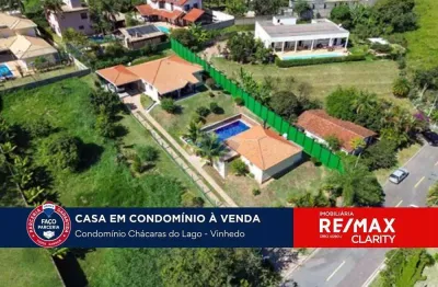Casa térrea à venda no condomínio chácaras do lago – vinhedo . são 2 suítes, espaço gourmet, piscina e quarto de hóspedes