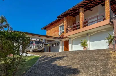 Casa de condomínio com 2  quartos e 4 banheiros para alugar, 232 m² por r$ 8.000/mês