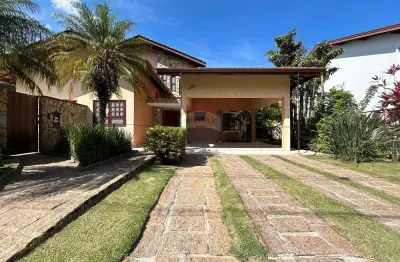 Aluga-se casa térrea, com 4 suítes, ar condicionado, e piscina - condomínio vista alegre sede - vinhedo