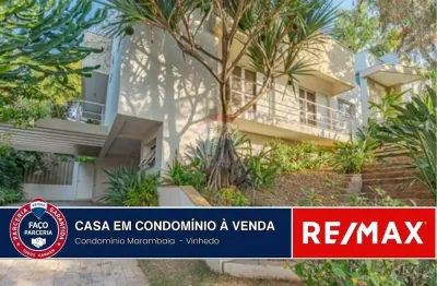 Casa de Condomínio com 4 Quartos e 9 banheiros à Venda, 358 m² por R$ 2.220.000