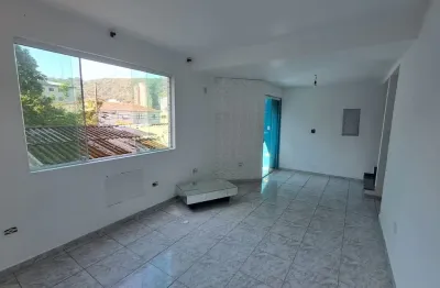 Casa duplex com sacada para alugar, 03 dorm. vila votorua, são vicente sp