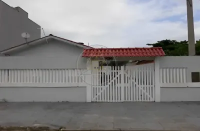 Conforto e proximidade: residência a 400 metros da praia!!
