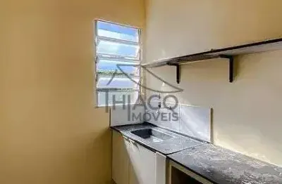 Kitnet para locação na Mooca, com 30m², 1 dormitório, banheiro e no valor do cond. incluso água, lu