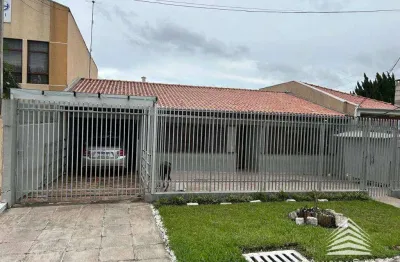 Casa com 03 dormitórios, 01 suíte, 03 vagas de garagem no portão com 233,12 m² útil.