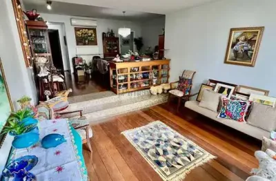 Apartamento frente, sol da manha, a venda no miolo da praia do canto