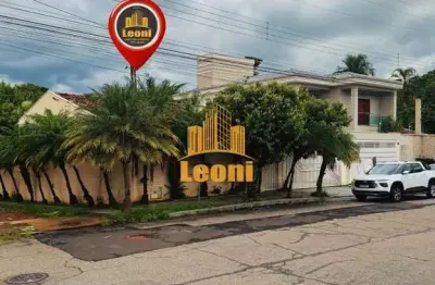 Casa localizada em região nobre com 3 quartos sendo 1 suíte + piscina