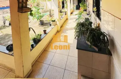 Casa 2 quartos incluso um comércio, toda avarandada com grande quintal