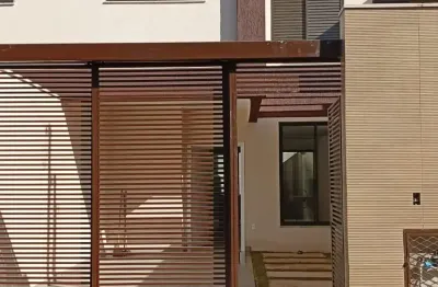 Casa germinada com 3 quartos, 1 com suite, garagem grande à venda, no bairro santa rosa em bh.