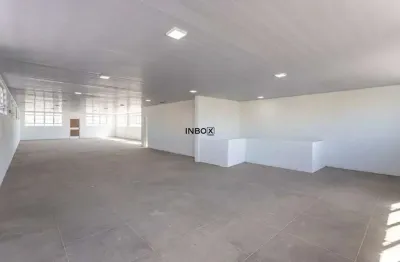 Depósito com dois andares e 15 vagas - ideal para seu negócio!