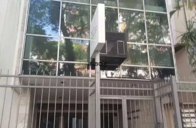 Inbox cia imobiliaria aluga ótima sala comercial, bem ampla e iluminada, com cobertura e churrasqueira no bairro independência - poa.