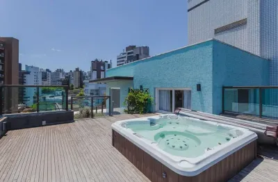 Cobertura exclusiva com 2 dormitórios, vista incrível e 3 vagas